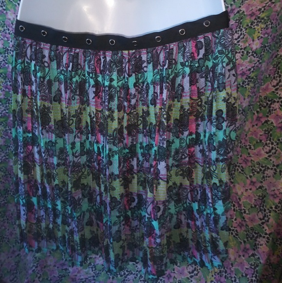 Mini Skirt - Picture 2 of 2